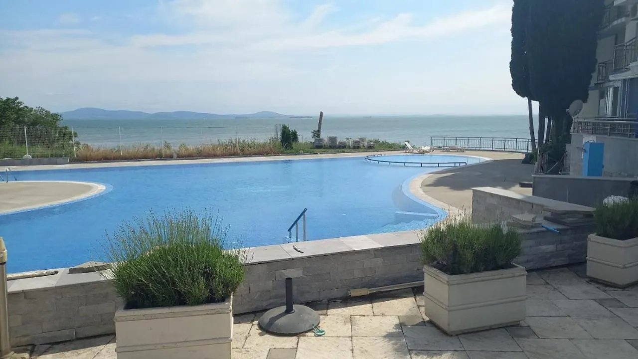 Pomorie Direkt Am Pool Apartment