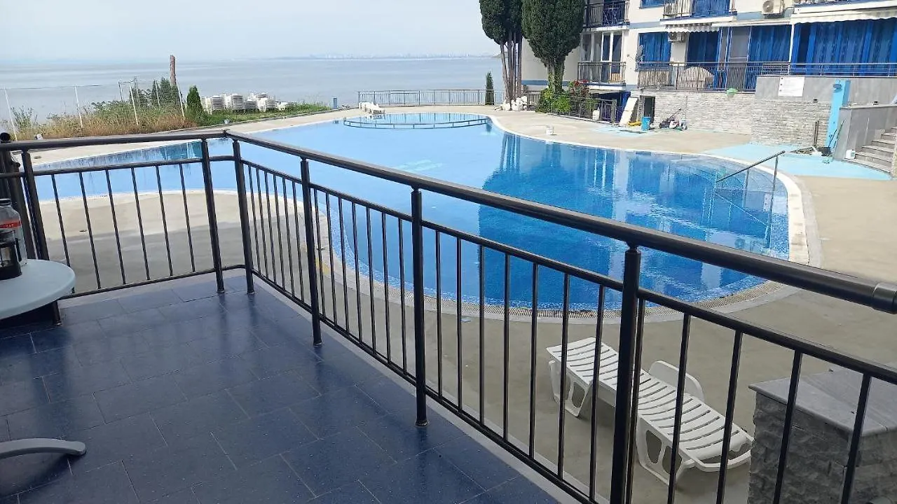 Pomorie Direkt Am Pool Apartment